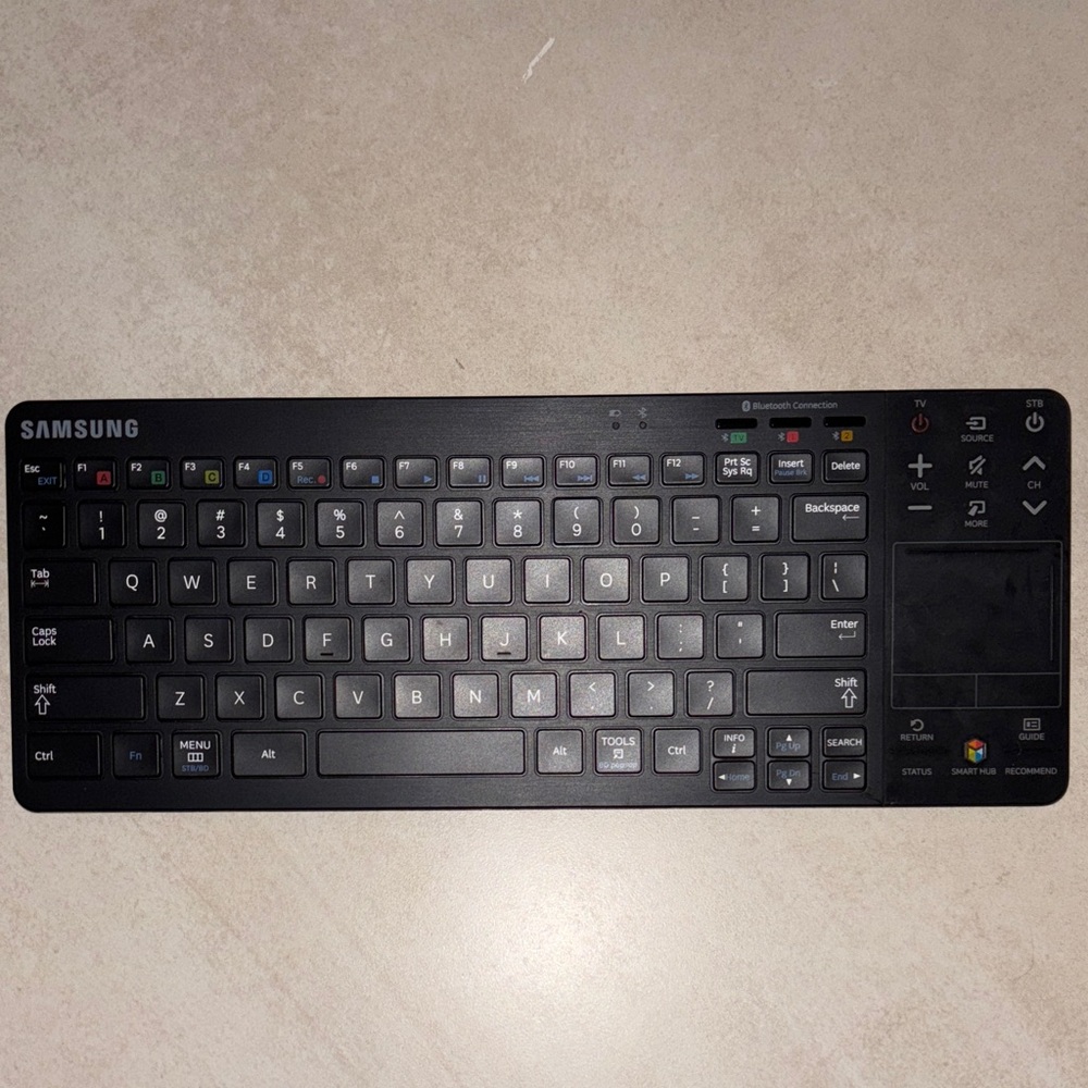 SAMSUNG Smart TV Keyboard with Touchpad VG-KBD2000 bluetooth
